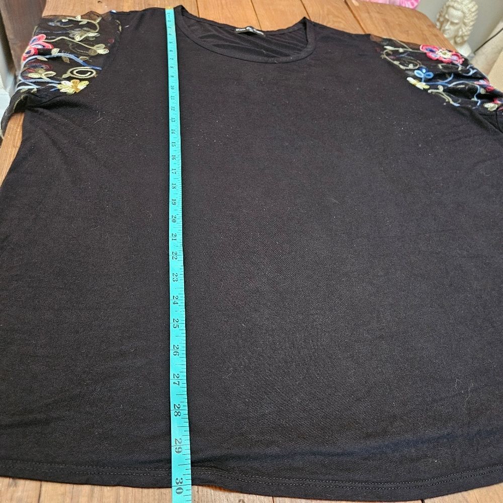 Kim & Cami Top Womens Sz 3X Black Whimsical Embroidered Floral Flutter Sleeves - Picture 7 of 15